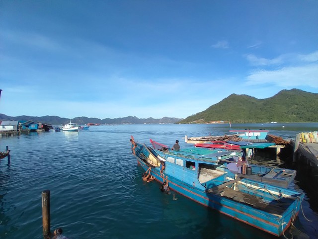 Nelayan di Kepulauan Riau. Foto: Ismail/kepripedia.com