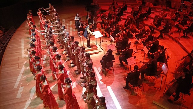 Konser Jakarta Concert Orchestra (JCO), Vibes of Nusantara, Esplanade Concert Hall, Singapura, Rabu (21/9/2022). Foto: Giovanni/kumparan