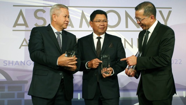 Bank Mandiri dinobatkan sebagai bank terbaik di Indonesia atau The Best Domestic Bank in Indonesia pada ajang Asiamoney Best Bank Award 2022 di Singapura. Foto: Dok. Bank Mandiri