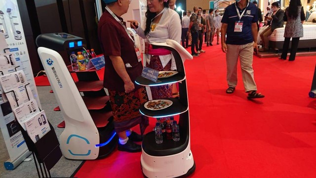 Robot Cerdas Siap Dioperasikan di Bali, Bisa Gantikan Pramusaji