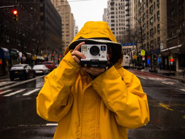 Ilustrasi kamera polaroid terbaik. Foto: Unsplash. 