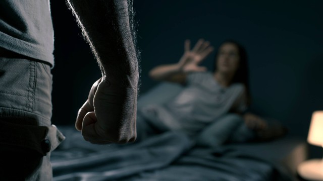 Ilustrasi pemerkosaan atau kekesaran seksual. Foto: Stokkete/Shutterstock