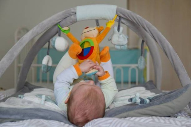 Ilustrasi mainan untuk bayi 2 bulan (Sumber: Pexels)