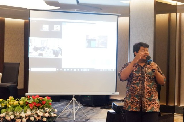 Achmad Lukman selaku Ketua Forum Pengurangan Resiko Bencana DKI Jakarta sekaligus Manager Pengurangan Risiko Bencana DMC Dompet Dhuafa dalam agenda Konferensi Nasional Pengelolaan Risiko Bencana Berbasis Komunitas (KNPRBBK) ke XV-2022  pada (Rabu, 21/09/2022) mengatakan, Dalam kebencanaan baik di Desa maupun Kota Besar bukan hanya kewajiban pemerintah saja, seluruh elemen masyarakat juga turut andil dalam upaya penanggulangan hingga memberikan edukasi bagi sesama.