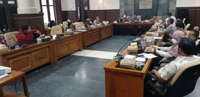 FGD terkait upaya turunkan indeks rasio gini dengan UMKM Desa di DPRD DIY, Kamis (22/9/2022). Foto: Len/Tugu Jogja