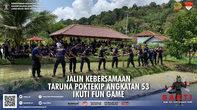 Tarik Tambang dalam acara Fun Game di Lapas Terbuka Nusakambangan, Foto : Humas Lapas Batu