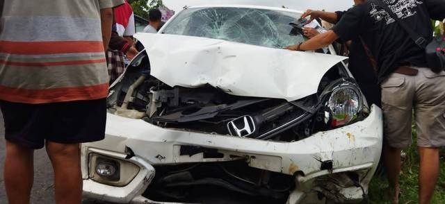 Mobil yang tabrak sejumlah sepeda motor di Bantul, Selasa (20/9/2022). Foto: istimewa