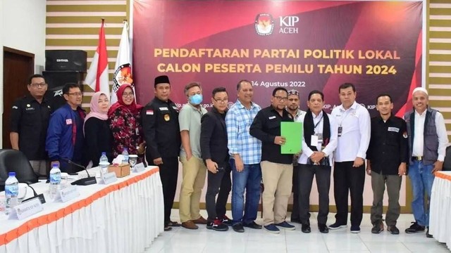 Ilustrasi pendaftaran Partai Amanah Reformasi (PAR) sebagai partai politik lokal (parlok) calon peserta Pemilu 2024 di kantor KIP Aceh, Minggu (14/8/2022). Foto: Dok. KIP Aceh