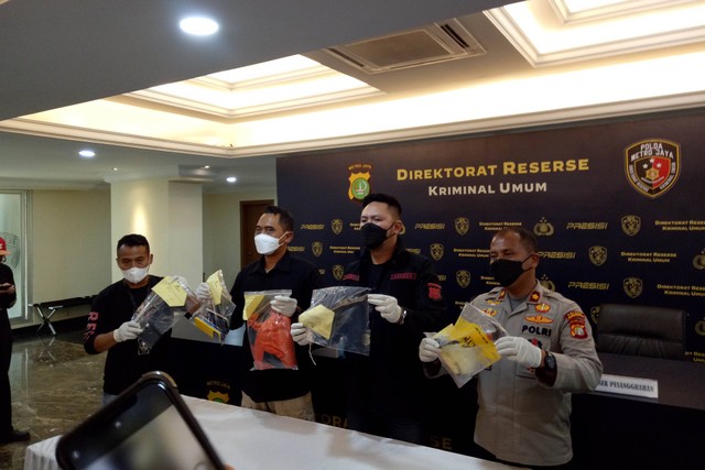 Konferensi pers kasus pembacokan yang terjadi di Pesanggrahan yang digelar Tim Resmob Polda Metro Jaya, Jumat (23/9). Foto: Ananta Erlangga/kumparan