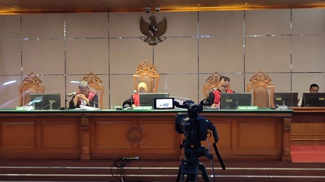 Foto suasana ketika berlangsung sidang vonis Bupati Bogor nonaktif Ade Yasin di PN Bandung pada Jumat (23/9). Foto: Rachmadi Rasyad/kumparan