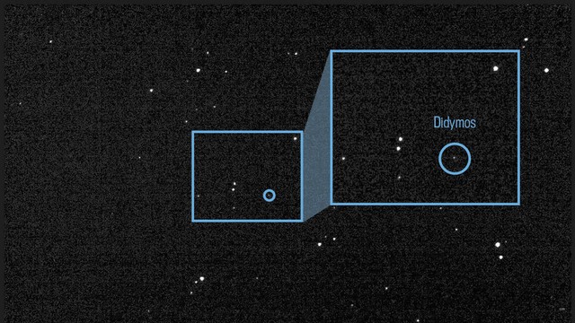 Foto asteroid Dimorphos ditangkap oleh kamera di badan satelit DART. Foto: NASA