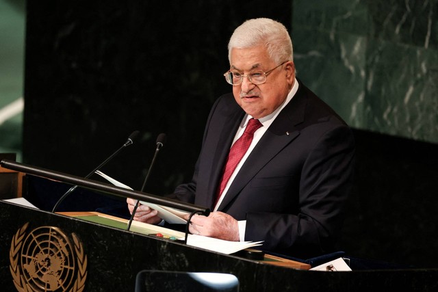 Presiden Palestina Mahmoud Abbas berpidato di Sidang Umum PBB ke-77 di markas besar PBB di New York City, New York, AS, Jumat (23/9/2022). Foto: Caitlin Ochs/REUTERS