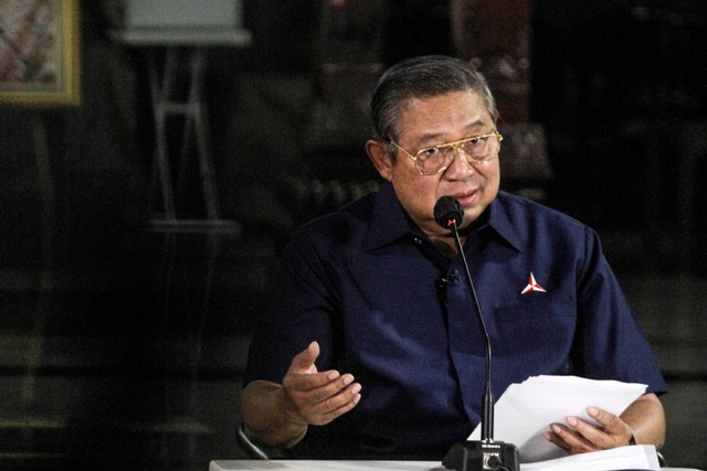 Ketua Majelis Tinggi Partai Demokrat Susilo Bambang Yudhoyono menyampaikan keterangan pers terkait KLB Partai Demokrat di Puri Cikeas, Bogor, Jawa Barat, Jumat (5/3/2021). Foto: Asprilla Dwi Adha/ANTARA FOTO