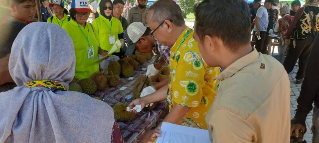 Festival Durian yang digelar di Singkawang. Foto: Stecy Holie