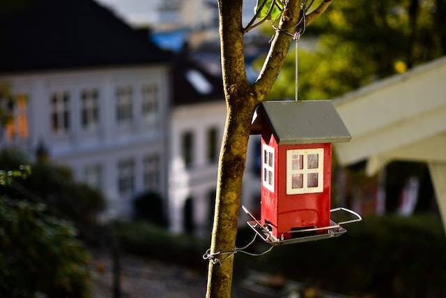 Ilustrasi miniatur bangunan. Foto: unsplash.com/lachlangowen