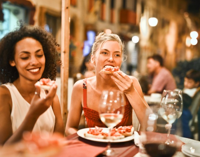 Tempay Makan di Gianyar/ Foto ini hanya ilustrasi dan bukan tempat aslinya. Sumber: Pexels.com / Adrienn