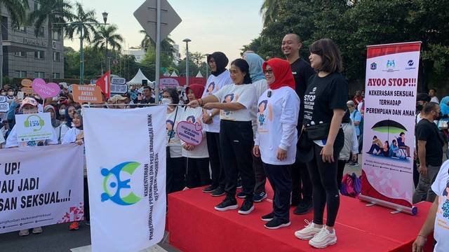 Menteri PPPA Bintang Puspayoga membuka acara gerak jalan dan kampanye UU TPKS di Bundaran HI, Jakarta, Minggu (25/9/2022). Foto: Luthfi Humam/kumparan