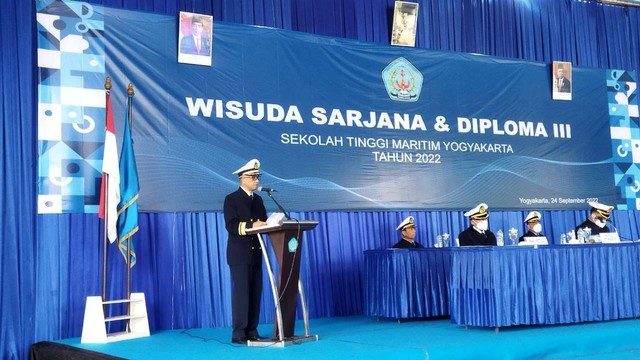 Ketua Sekolah Tinggi Maritim Yogyakarta, (STIMARYO), Wegig Pratama, berikan sambutan pada wisuda, Sabtu (24/9/2022). Foto: Maria Wulan/Tugu Jogja