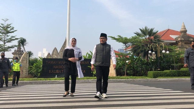 Ketua DPP PDIP Puan Maharani dan Ketua DPP PKB Muhaimin Iskandar (Cak Imin) makan bersama dan rayakan ultah Cak Imin usai ziarah bersama ke makam Taufiq Kiemas di Taman Makam Pahlawan (TMP) Kalibata, Jakarta Selatan, Minggu (25/9/2022). Foto: Annisa Thahira Madina/kumparan