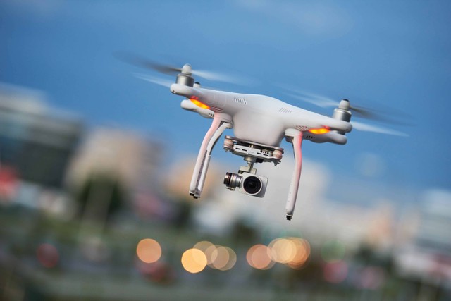 Ilustrasi drone. Foto: Dmitry Kalinovsky/Shutterstock