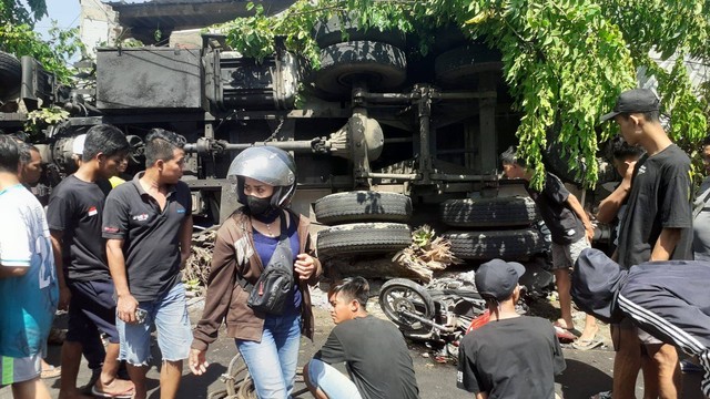 Kecelakaan truk tangki di Banyuwangi. Foto: Dok. Istimewa