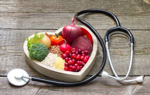 https://www.shutterstock.com/image-photo/healthy-food-heart-cholesterol-diet-concept-335916854
