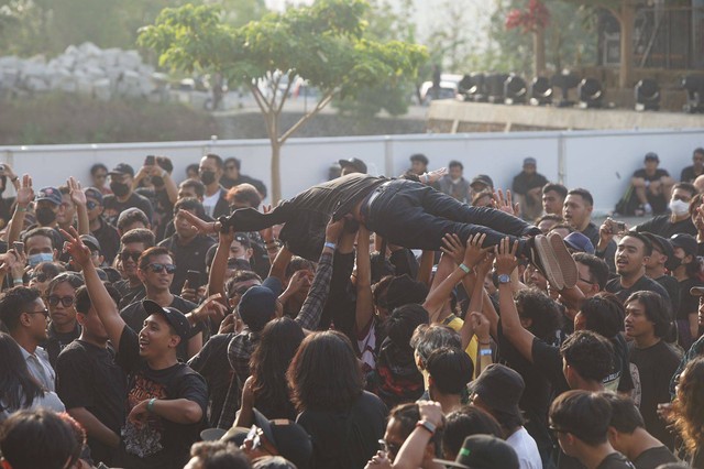 Moshing penton VoB di JogjaROCKarta 2022. Foto: Arif UT