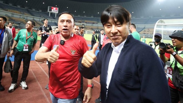 Ketum PSSI Mochamad Iriawan dan pelatih Timnas, Shin Tae-yong. Foto: PSSI