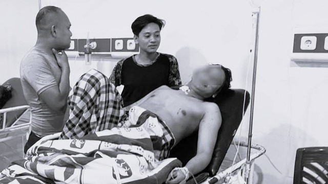 AA (25) dirawat di rumah sakit usai ditikam pacar sendiri dengan menggunakan obeng. Foto: Dok. Istimewa