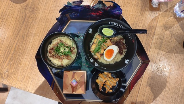 Ramen spesial mythic set kolaborasi Ikkudo Ichi x MLBB. Foto: Riad Nur Hikmah/kumparan