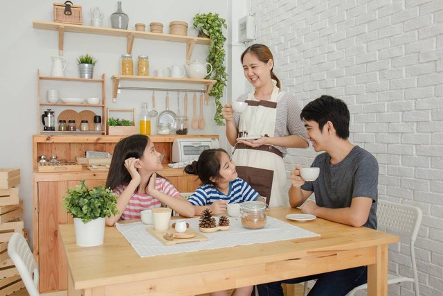 Ilustrasi sarapan bersama keluarga. Foto: Shutterstock