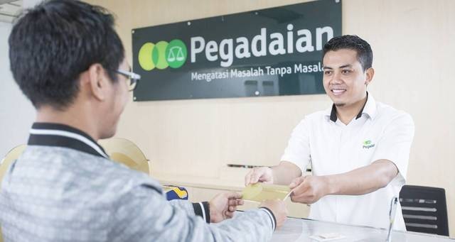 Ilustrasi cek harga gadai laptop di Pegadaian. Foto: Pegadaian