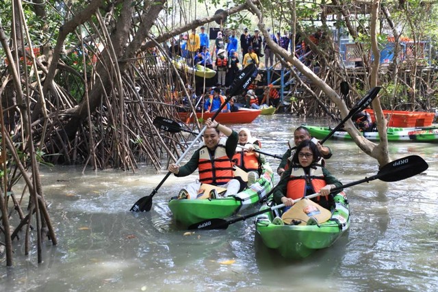 Wisata di Surabaya Tawarkan Sensasi Berkuda hingga Perahu Kano, Ini Tarifnya