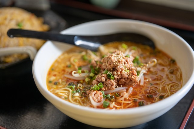 Ilustrasi Rekomendasi Bakso Enak di BSD, Foto: Unsplash/Kouji Tsuru