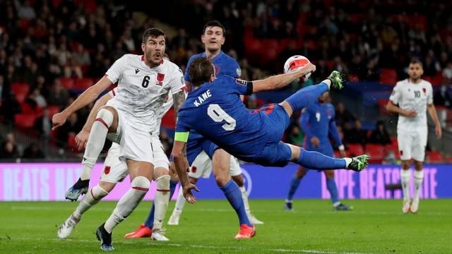 Pemain Inggris Harry Kane merayakan gol kelima ke gawang Albania di Stadion Wembley, London, Inggris, Jumat (12/11). Foto: Action Images via Reuters/Carl Recine