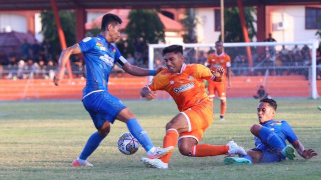 Laga Persiraja Banda Aceh versus PSPS Riau. Foto: Suparta/acehkini