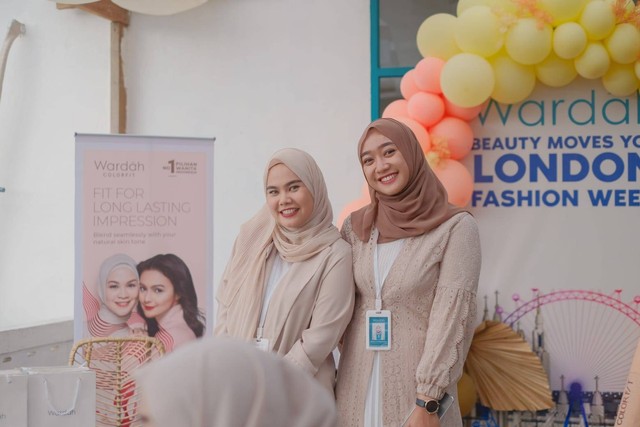 Wardah berkolaborasi dengan Komunitas Hijabers Pontianak di acara Pop Up Beauty Roadshow. Foto: Dok. Wardah