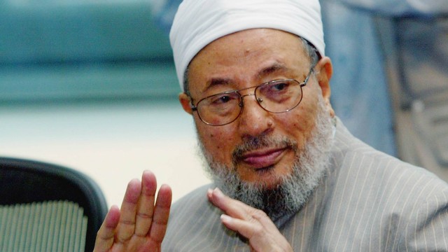 Ulama Syekh Yusuf Al-Qaradawi saat menghadiri konferensi pada 12 Juli 2004 di London. Foto: Graeme Robertson/Getty Images