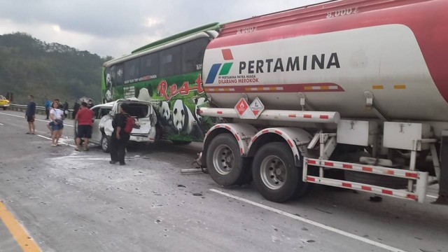 Kecelakaan beruntun terjadi di Tol Malang-Pandaan KM 77/B. Foto: PJR Polda Jatim
