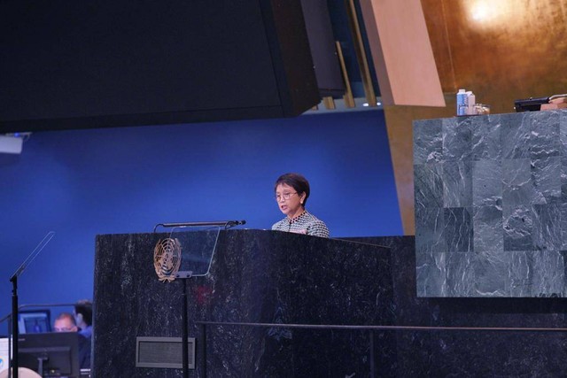 Menlu Retno Marsudi menyampaikan pidato dalam Sidang Majelis Umum ke-77 PBB di New York, Amerika Serikat, Senin (26/9). Foto: Kemlu RI