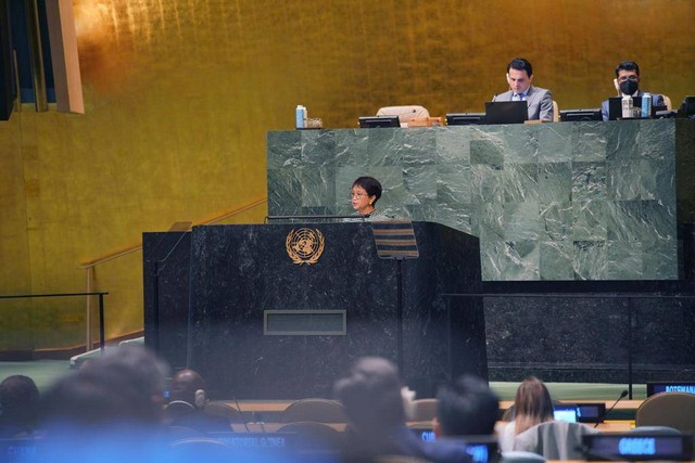 Menlu Retno Marsudi menyampaikan pidato dalam Sidang Majelis Umum ke-77 PBB di New York, Amerika Serikat, Senin (26/9). Foto: Kemlu RI