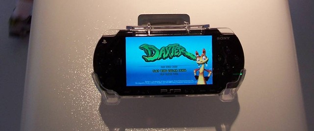 Ilustrasi game PSP ukuran kecil. Foto: Ready at Dawn