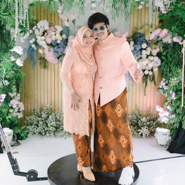 Tedak Siten putri pertama Aurel Hermansyah dan Atta Halilintar. Foto: Instagram/@attahalilintar