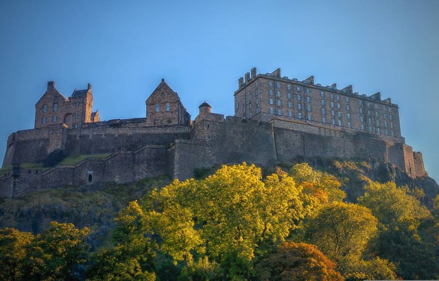 Edinburg Castle, Gambar oleh Walkerssk dari Pixabay