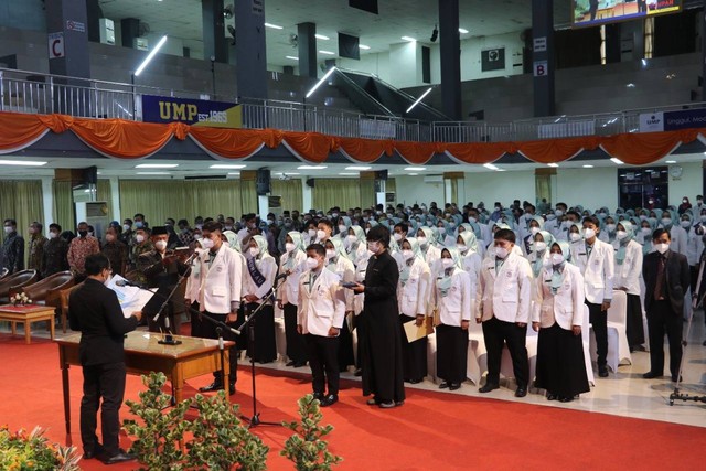 Farmasi UMP Sumpah Apoteker ke-35