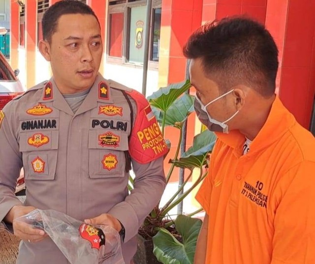 Kapolsek IT I Palembang, Kompol Ginanjar Alya Sukmana saat press realese tersangka (Foto : Ist)