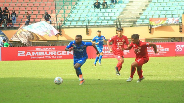 PSPS Riau saat berhadapan dengan Semen Padang FC di Stadion Utama Riau (Foto: Istimewa)
