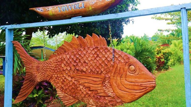 Pahatan ikan Towoli yang terdapat di Kampung Tokiwa, pesisir Danau Sentani Kabupaten Jayapura. (Foto Media Center KMAN VI) 