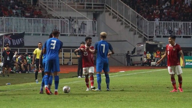 Pertandingan Indonesia vs Curacao di Stadion Pakansari, Cibinong, Kabupaten Bogor, Jawa Barat, Selasa (27/9/2022). Foto: Iqbal Firdaus/kumparan