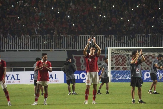 Selebrasi pemain Timnas Indonesia usai mencetak gol ke gawang Curacao pada pertandingan kedua FIFA Matchday di Stadion Pakansari, Bogor, Selasa (27/9). Foto: Iqbal Firdaus/kumparan